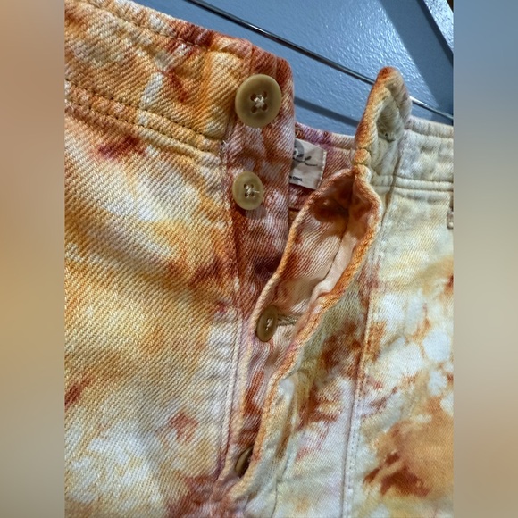 We The Free She's A Legend Orange Apricot Tie-Dye
Bermuda Shorts Size 12 - Picture 6 of 16